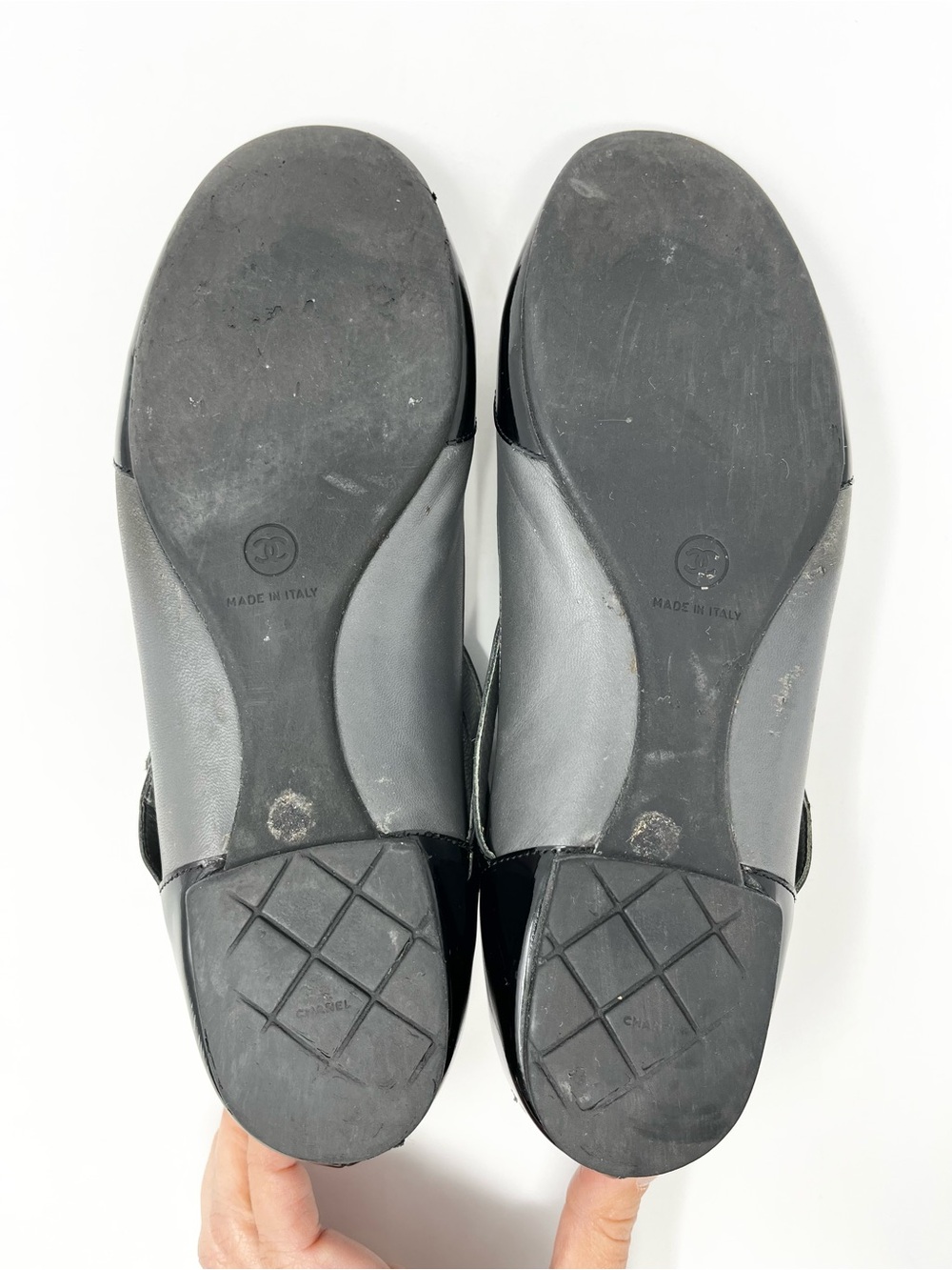 Chanel Mary Jane Janes Ballet Flats Black Gray Cap Toe Two Tone CC Logo 40 10 - Picture 9 of 12